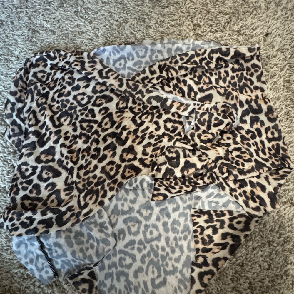 SOLD 🛑Leopard Print Halter Bikini Set - Picture 5 of 5